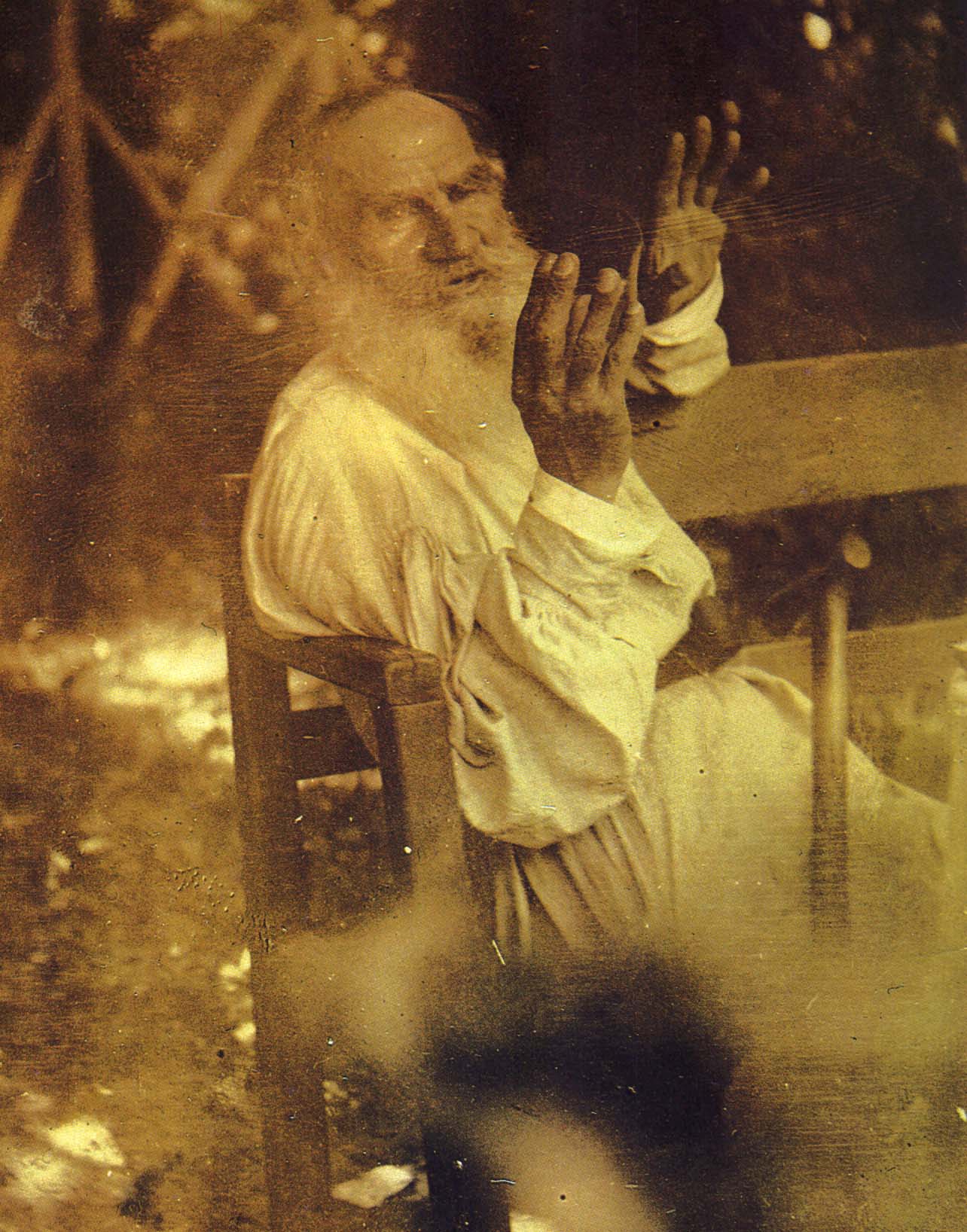 Л.Н. Толстой. Ясная Поляна. Фотография М.Л. Оболенской. 1903 г.