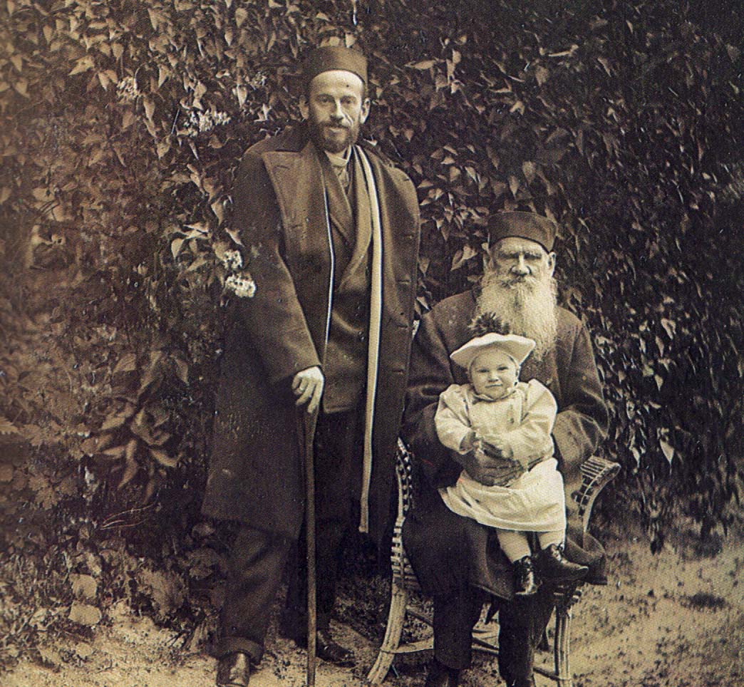 Л.Н. Толстой с сыном Львом Львовичем и внуком Львом. Ясная поляна. Фотография С.А. Толстой. 1899 г.